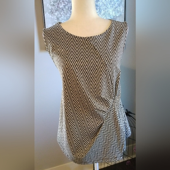 Liz Claiborne Career black and white Chevron print, sleeveless blouse. Size L. - Picture 1 of 11